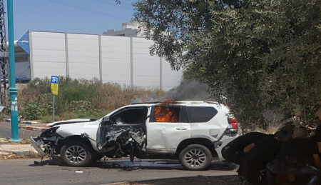 إصابة خطيرة بانفجار سيارة في مدينة الرملة